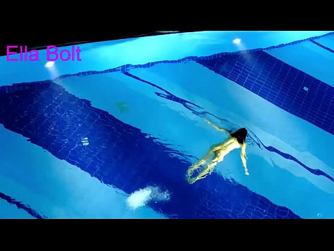 ❤️ මට නැරඹීම නැවැත්විය නොහැක, තරුණ රන්වන්තිය ELLA BOLT නිවාඩු නිකේතනයේ තටාකයේ නිරුවතින් පිහිනීමට හසු විය ️   si.com-porn-mz.ru ❌️❤