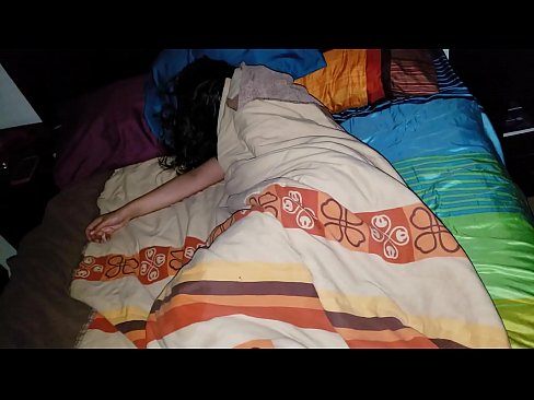 ❤️ ස්ටේප්සන් තම තරුණ සුළු මව නිදා සිටියදී ඇයට බැණ වදියි. ️   si.com-porn-mz.ru ❌️❤